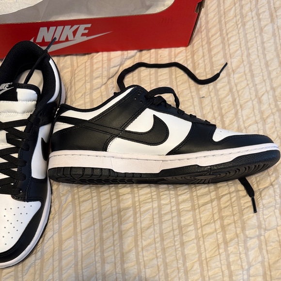 Women’s Nike Dunk Low - Picture 4 of 6